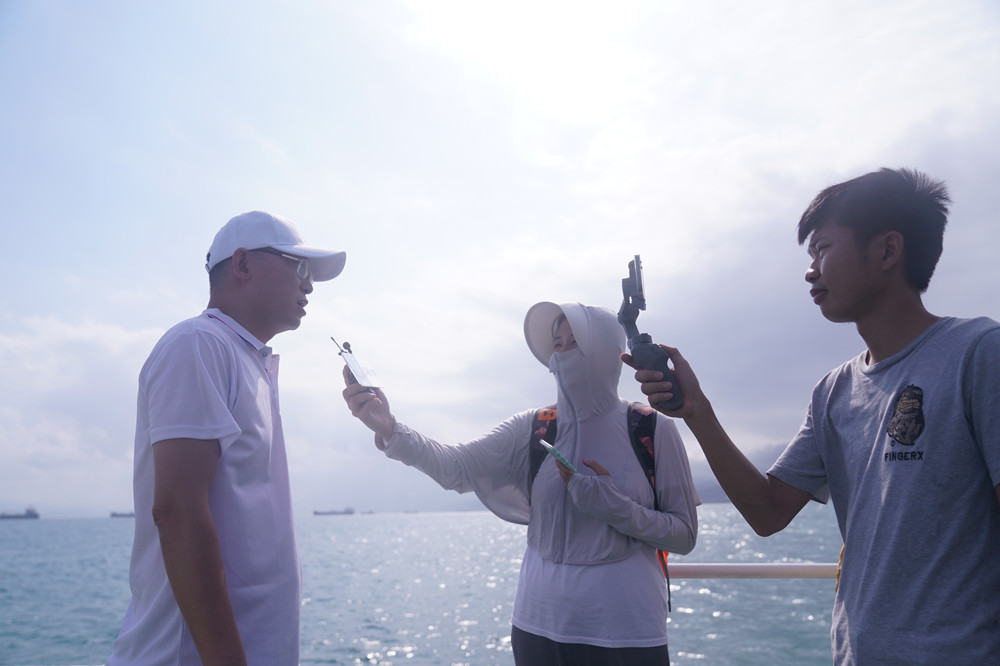 鱼游戏
相关负责人接受媒体采访_副本.jpg