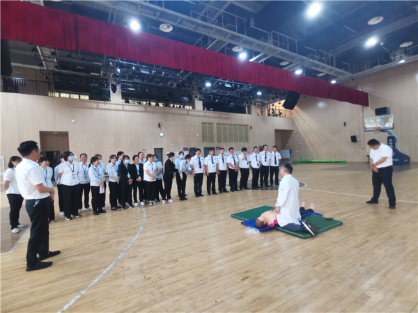 心肺复苏急救知识纳入人大附中深圳学校高中部常规教学内容.jpg